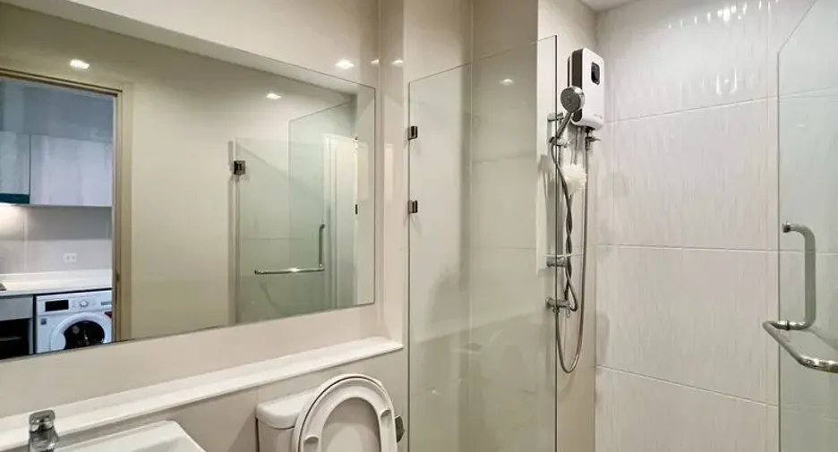 For rent studio condo in Pathum Wan, Bangkok