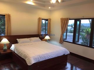 Casa en alquiler y en venta de 4 habitaciones en Bang Saray, Pattaya