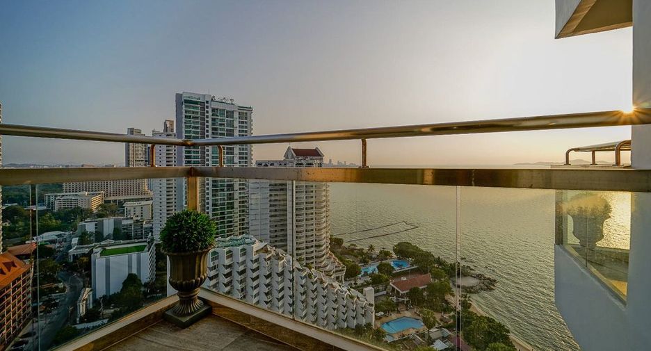 For sale 3 bedrooms condo in Bang Lamung, Chonburi