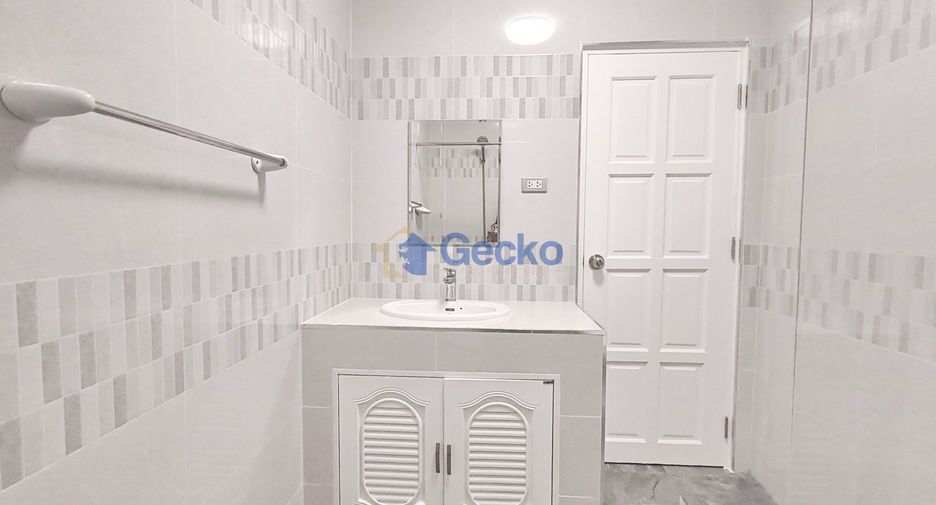 Haus zur Miete mit 4 Zimmer in Bang Lamung, Chonburi