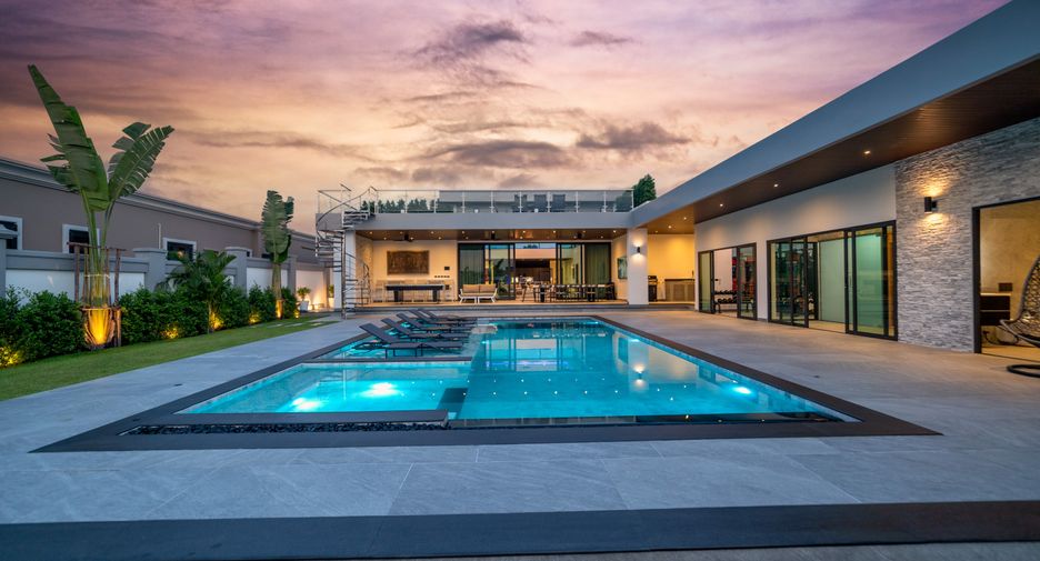 Casa en venta de 6 habitaciones en Bang Lamung, Chonburi