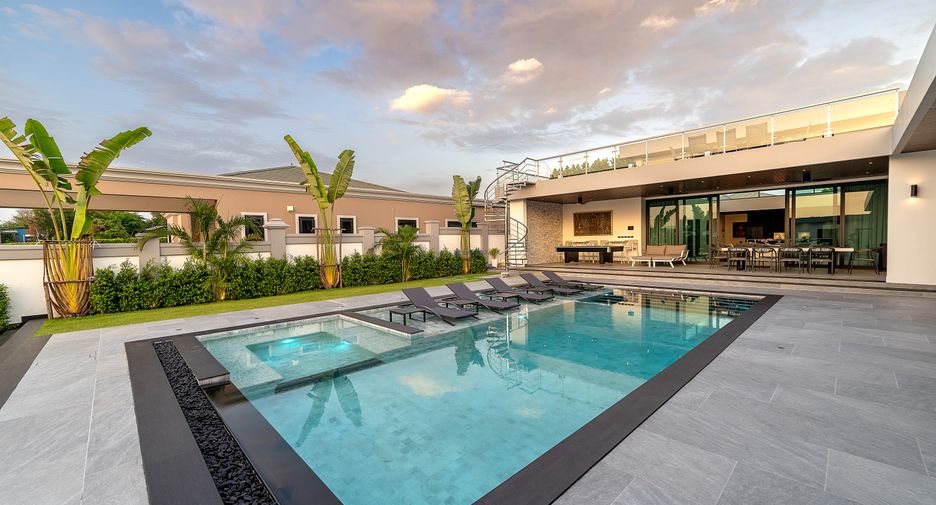 Casa en venta de 6 habitaciones en Bang Lamung, Chonburi