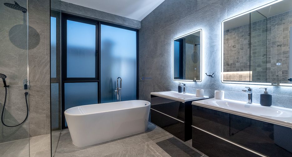 Casa en venta de 6 habitaciones en Bang Lamung, Chonburi