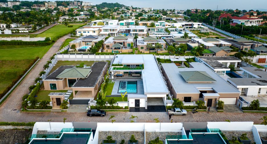 Casa en venta de 6 habitaciones en Bang Lamung, Chonburi