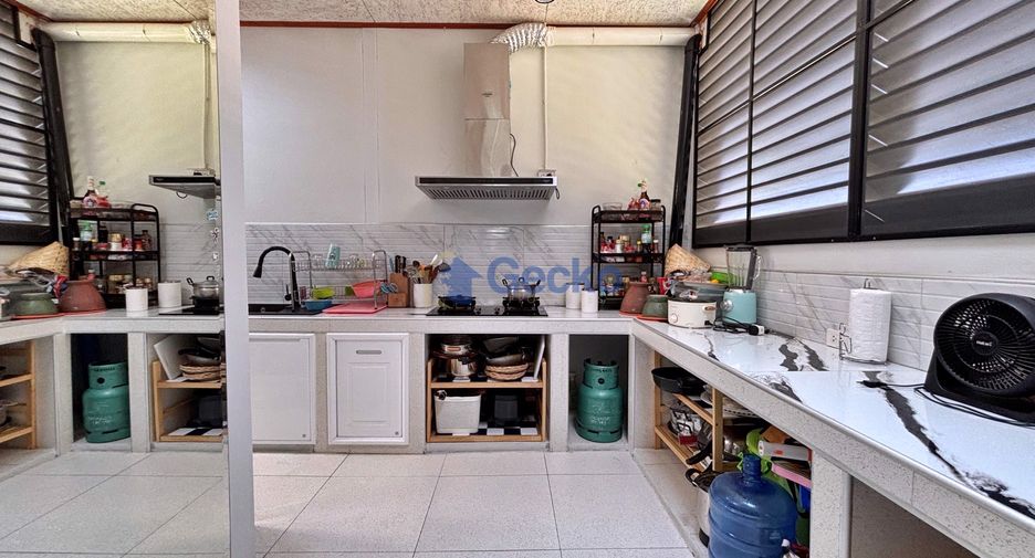 Haus zum Kauf mit 3 Zimmer in Bang Lamung, Chonburi