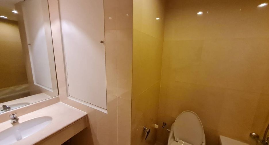 Wohnung zur Miete mit 2 Zimmer in Pathum Wan, Bangkok