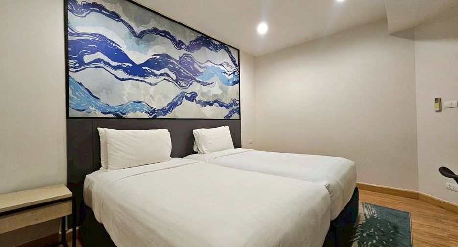 For rent 3 bedrooms condo in Khlong Toei, Bangkok