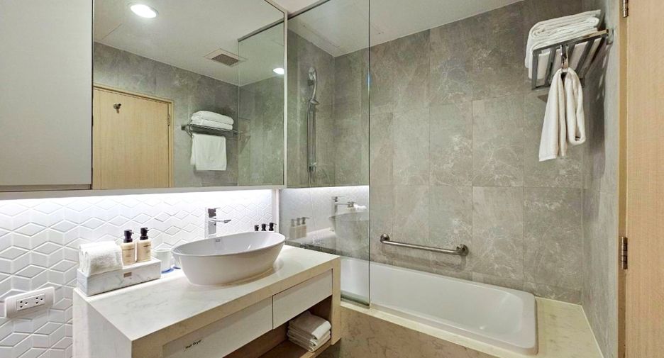 For rent 3 bedrooms condo in Khlong Toei, Bangkok