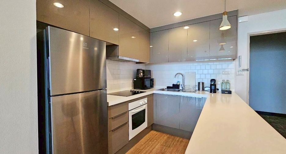 For rent 3 bedrooms condo in Khlong Toei, Bangkok