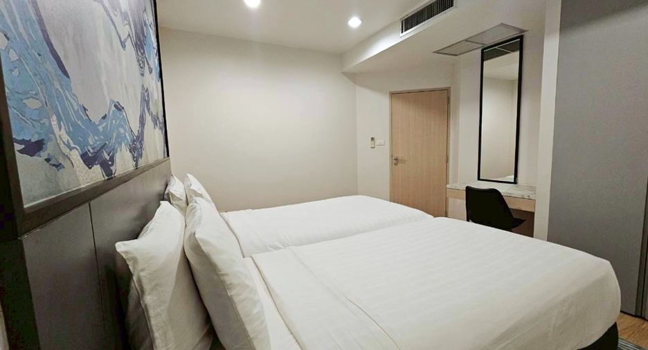 For rent 3 bedrooms condo in Khlong Toei, Bangkok