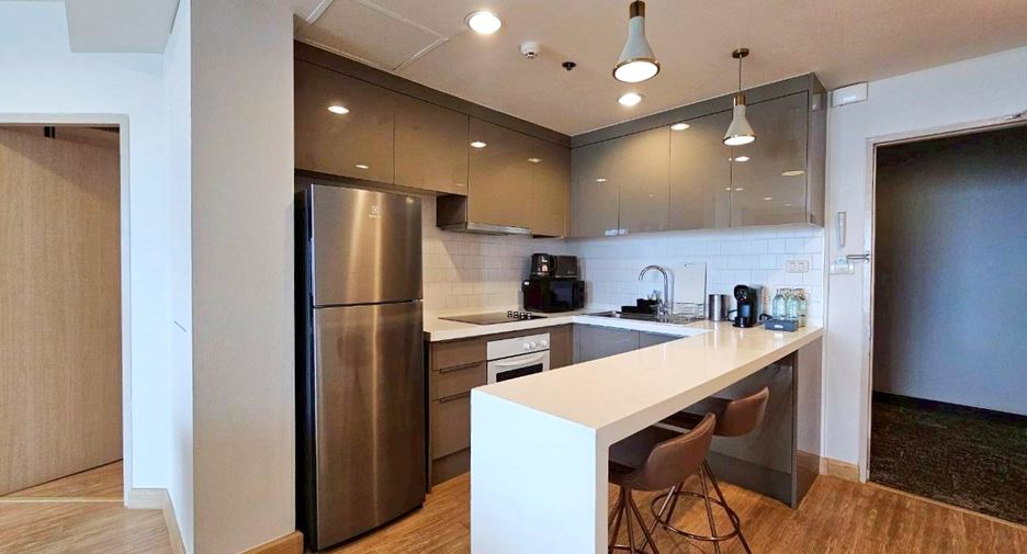 For rent 3 bedrooms condo in Khlong Toei, Bangkok