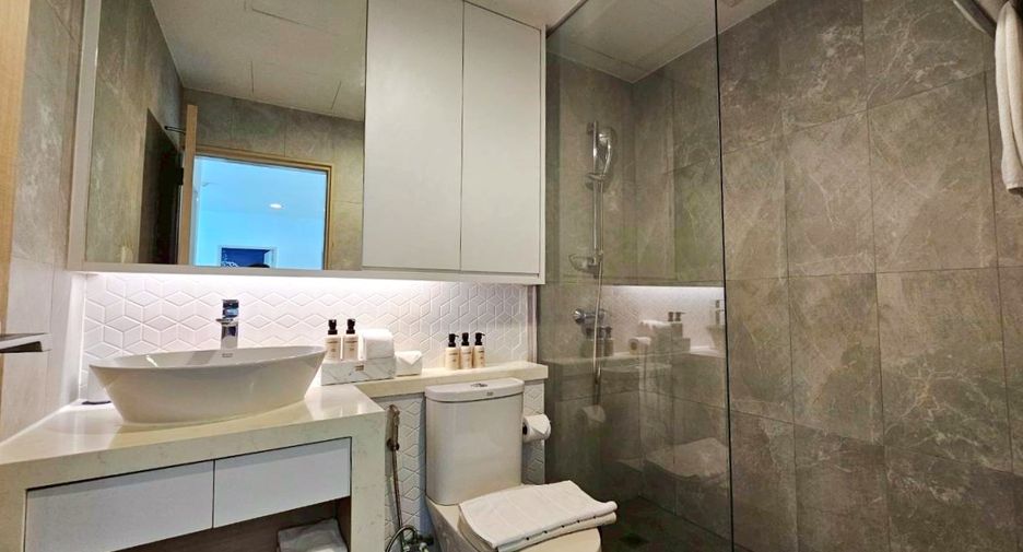 For rent 3 bedrooms condo in Khlong Toei, Bangkok