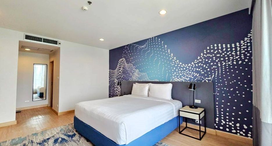 For rent 3 bedrooms condo in Khlong Toei, Bangkok