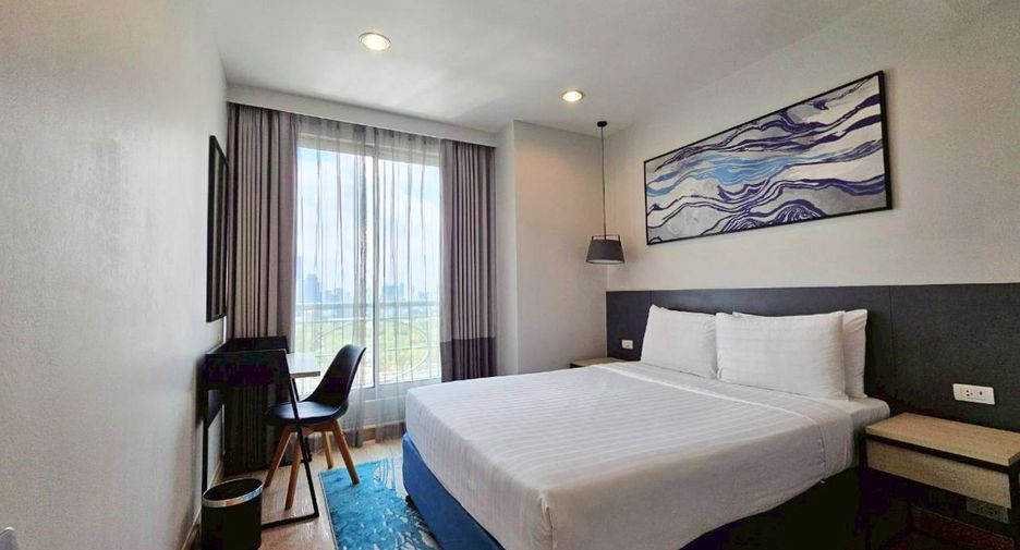For rent 3 bedrooms condo in Khlong Toei, Bangkok