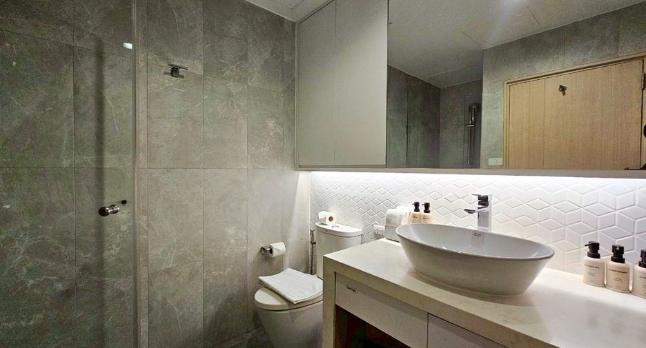 For rent 3 bedrooms condo in Khlong Toei, Bangkok