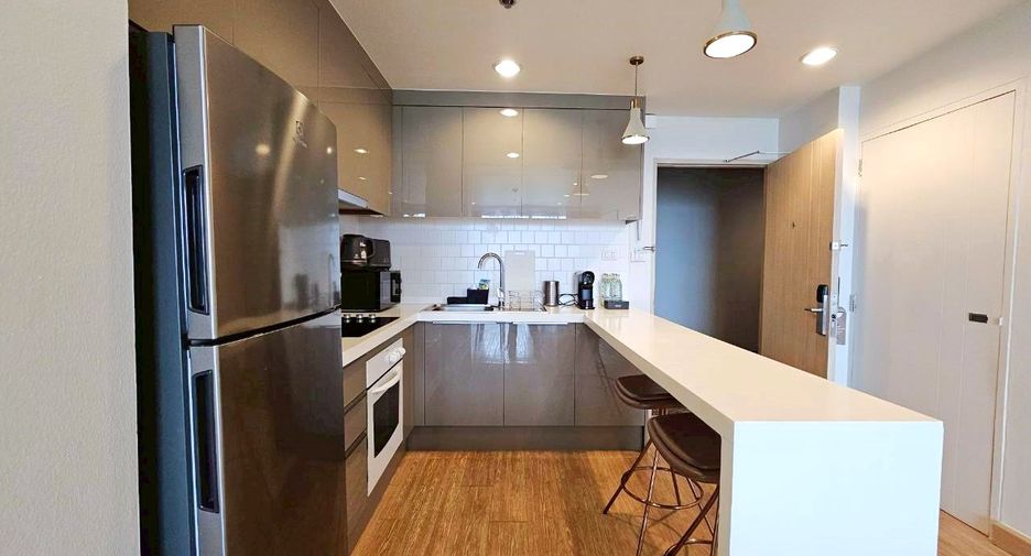 For rent 3 bedrooms condo in Khlong Toei, Bangkok