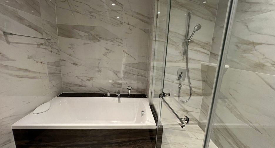 For rent 3 bedrooms condo in Sathon, Bangkok