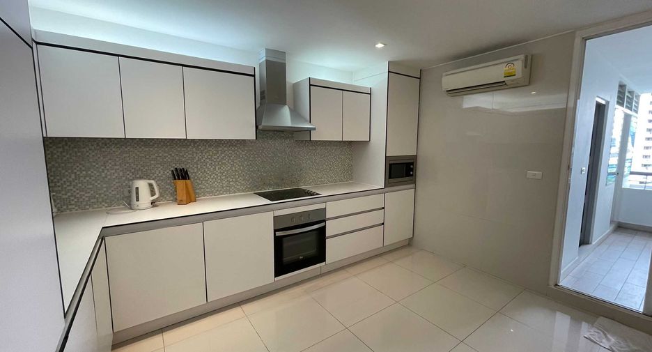For rent 3 bedrooms condo in Watthana, Bangkok