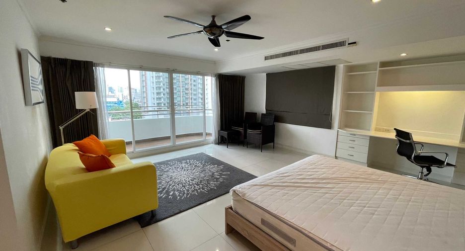 For rent 3 bedrooms condo in Watthana, Bangkok