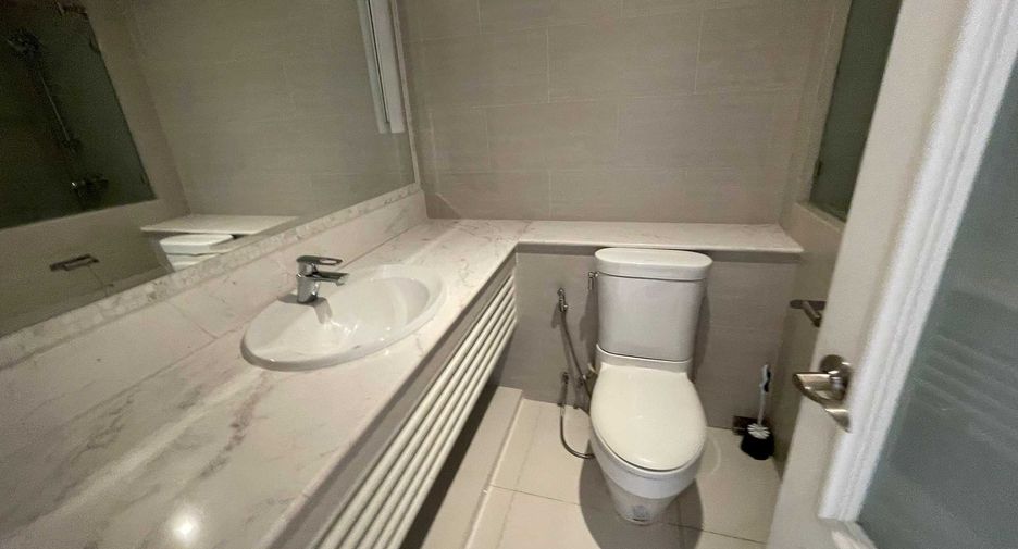 For rent 3 bedrooms condo in Watthana, Bangkok