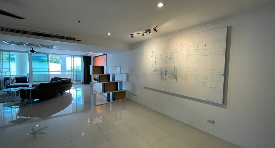 For rent 3 bedrooms condo in Watthana, Bangkok