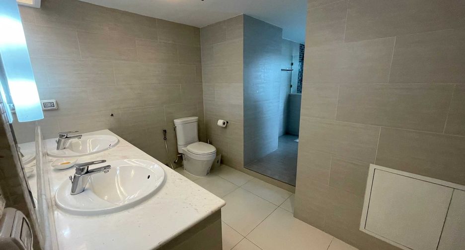 For rent 3 bedrooms condo in Watthana, Bangkok