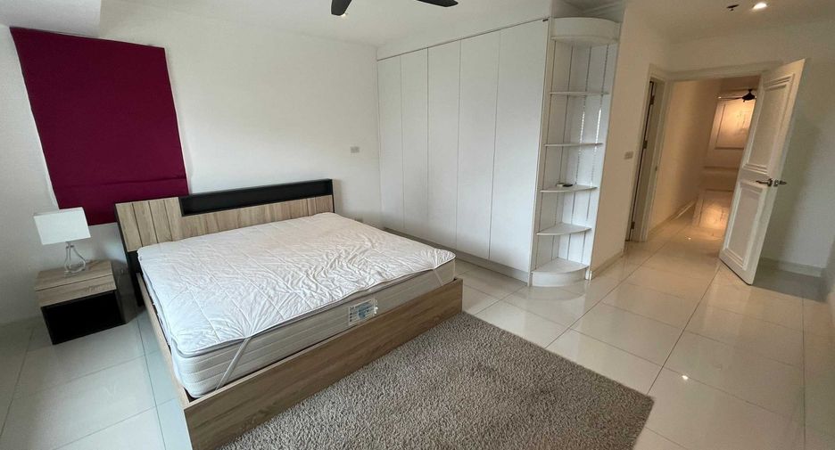 For rent 3 bedrooms condo in Watthana, Bangkok