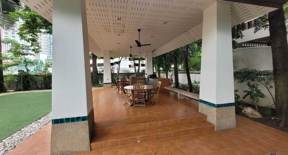 For rent 3 bedrooms condo in Watthana, Bangkok