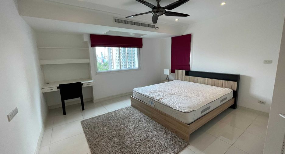 For rent 3 bedrooms condo in Watthana, Bangkok