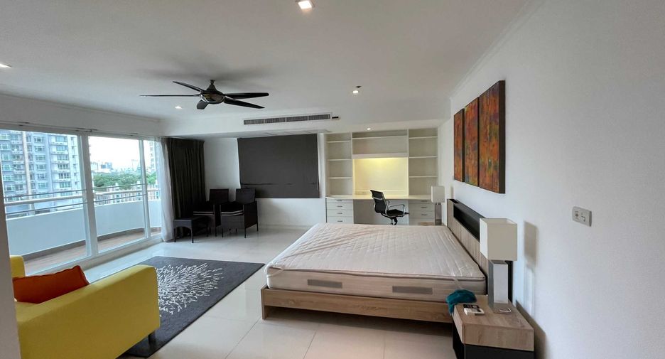For rent 3 bedrooms condo in Watthana, Bangkok