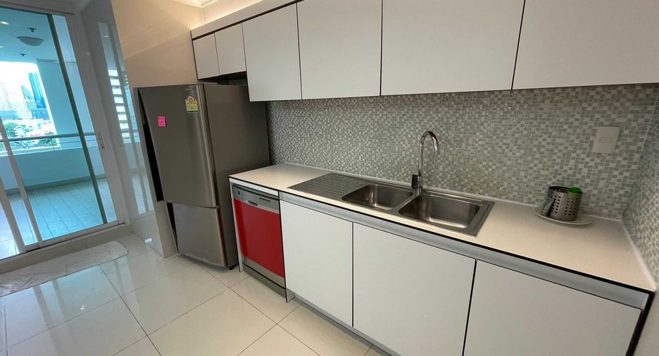 For rent 3 bedrooms condo in Watthana, Bangkok