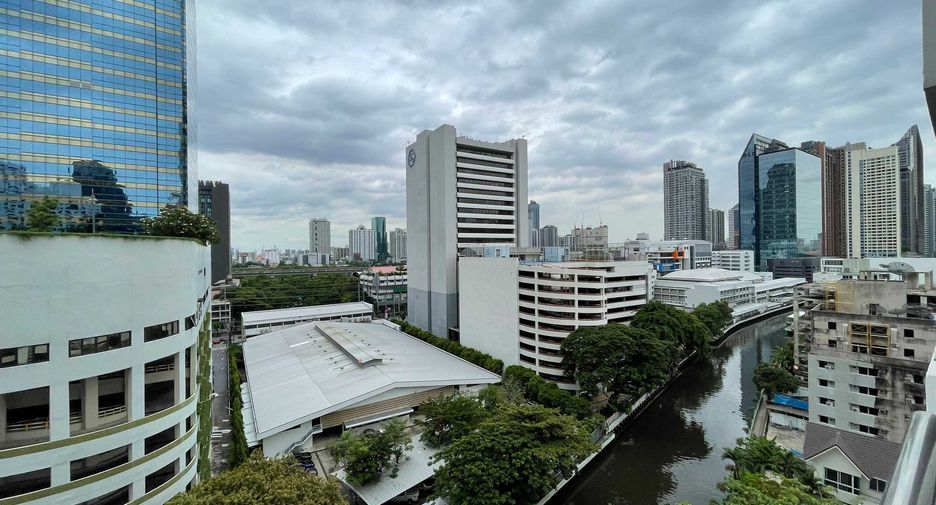 For rent 3 bedrooms condo in Watthana, Bangkok