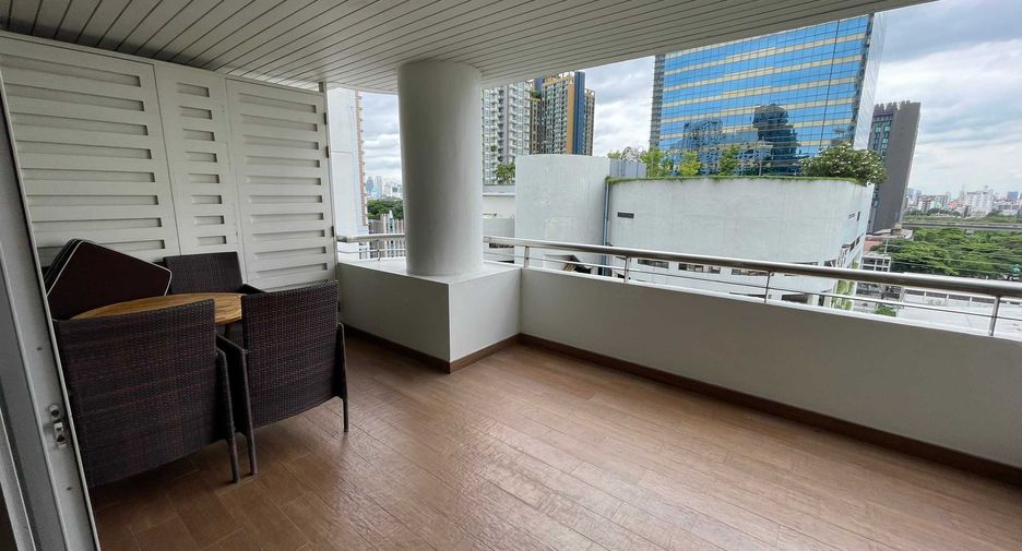 For rent 3 bedrooms condo in Watthana, Bangkok
