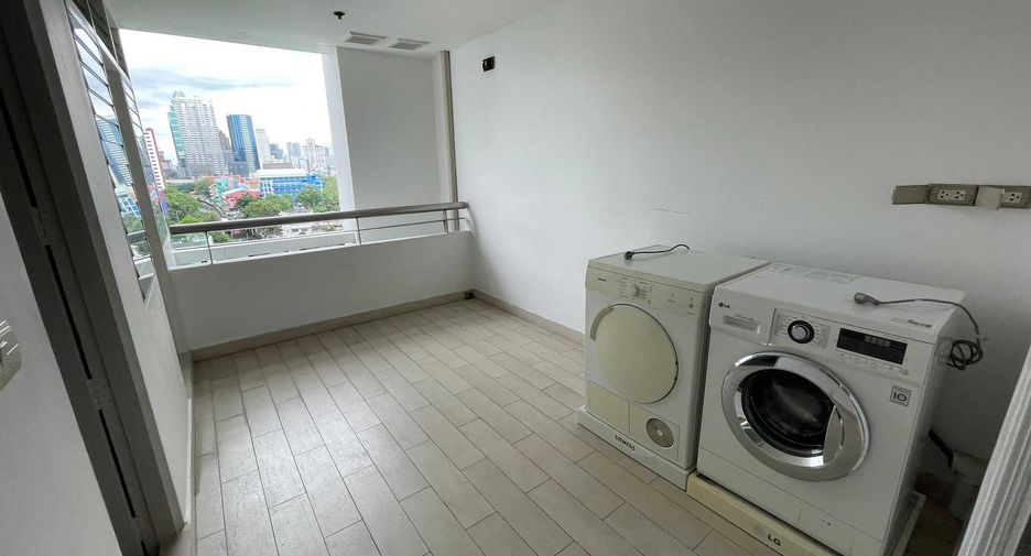 For rent 3 bedrooms condo in Watthana, Bangkok