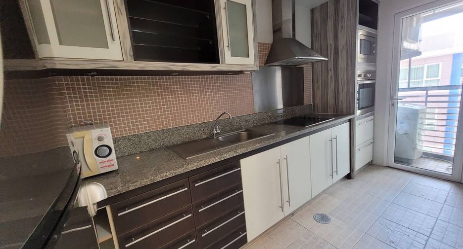 Аренда и продажа 2 спальни кондо в Щаттхана, Бангкок