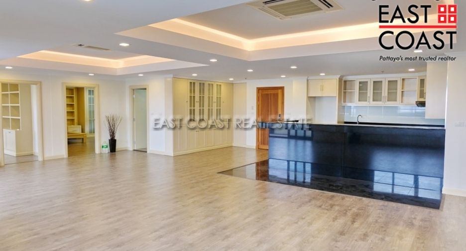 For rent 3 bedrooms condo in South Pattaya, Pattaya
