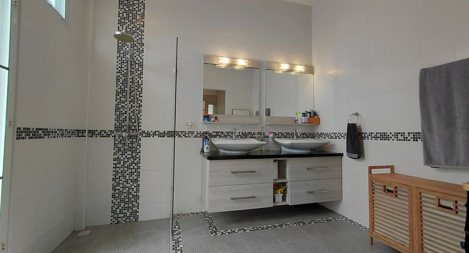 For sale 3 bedrooms villa in Hua Hin, Prachuap Khiri Khan