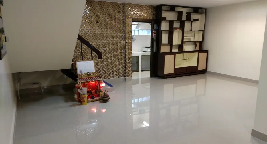Reihenhaus zur Miete mit 3 Zimmer in Khlong Toei, Bangkok