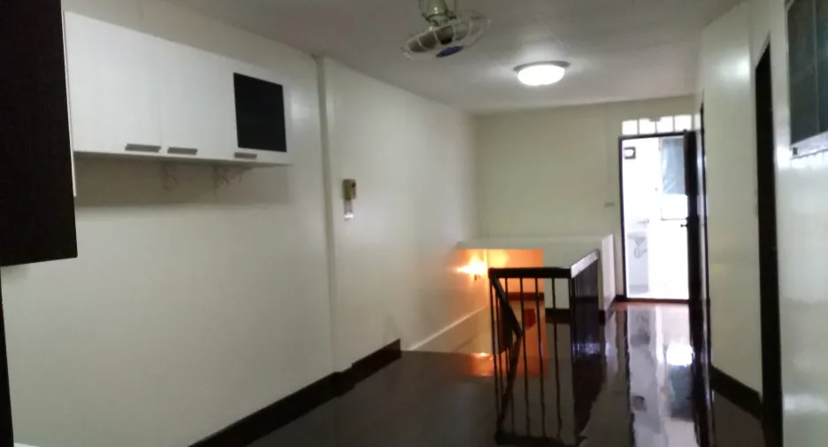 Reihenhaus zur Miete mit 3 Zimmer in Khlong Toei, Bangkok