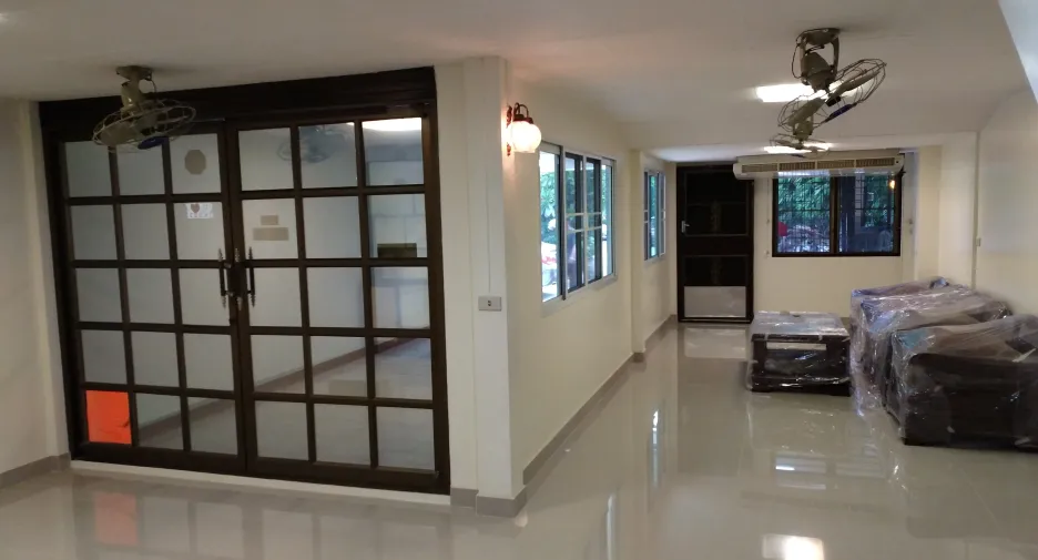Reihenhaus zur Miete mit 3 Zimmer in Khlong Toei, Bangkok