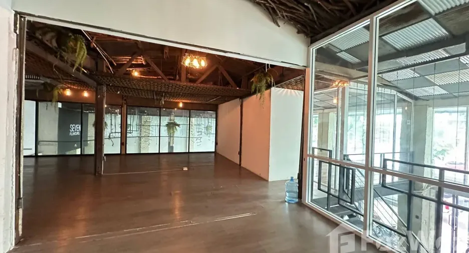 For rent retail Space in Bang Rak, Bangkok