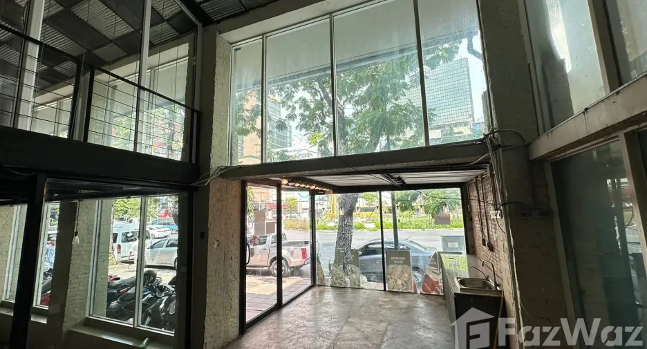 For rent retail Space in Bang Rak, Bangkok