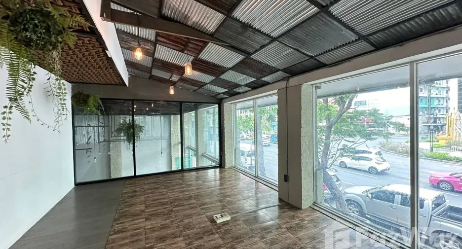 For rent retail Space in Bang Rak, Bangkok