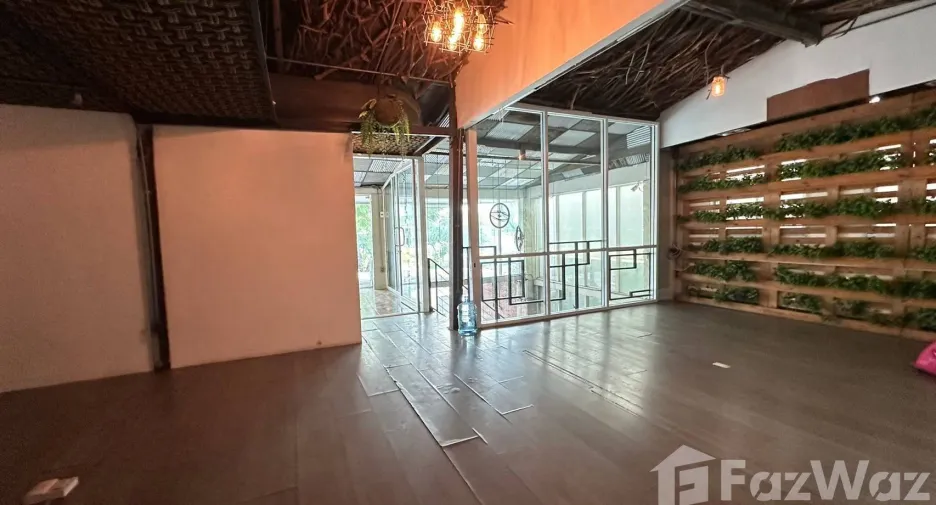 For rent retail Space in Bang Rak, Bangkok