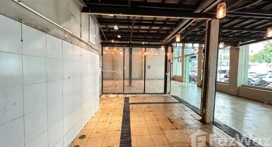 For rent retail Space in Bang Rak, Bangkok