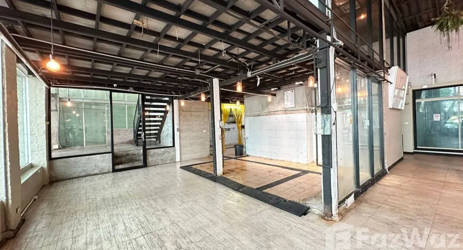 For rent retail Space in Bang Rak, Bangkok