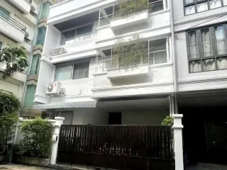 ขาย 4 ห้องนอน ทาวน์เฮ้าส์ ใน วัฒนา, กรุงเทพฯ