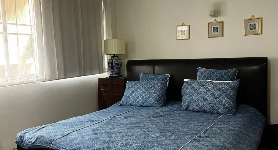 For sale 4 ベッドルーム townhouse in Watthana, Bangkok