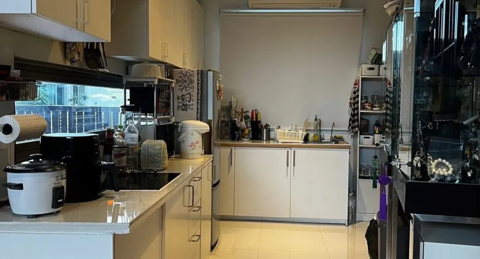 For sale 4 ベッドルーム townhouse in Watthana, Bangkok