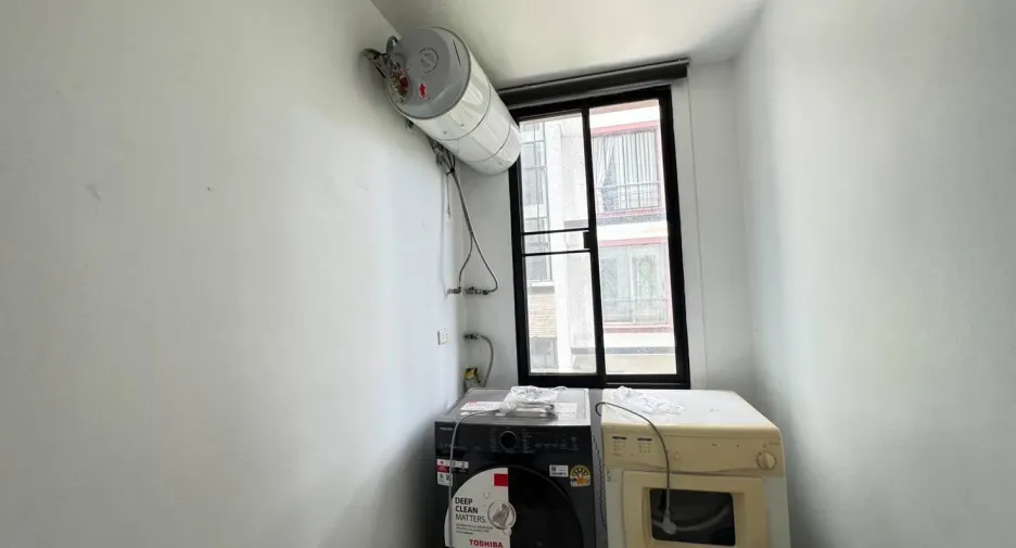 For rent and for sale 2 bedrooms condo in Huai Khwang, Bangkok